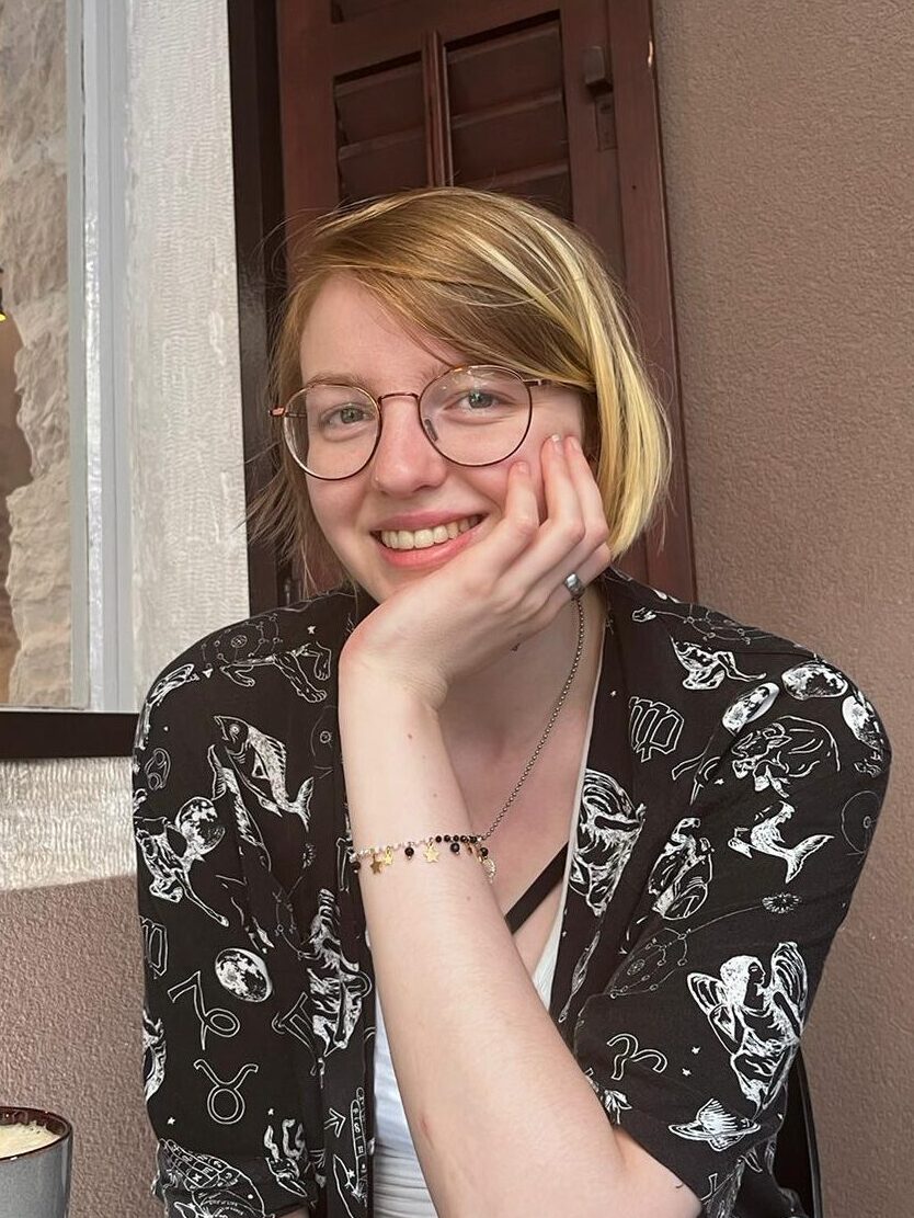 The illustrator of HibisWonderland, Sarah Kneisch